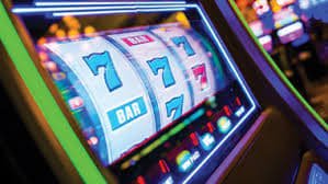 YOM77 Mobile APP ဖြင့် Android iOS Slot Games Myanmar MMK ကစားနေသောမြင်ကွင်း